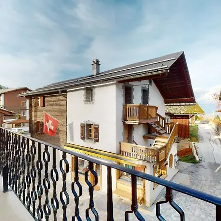 Superb Family In Centre Of The Village Of Appartement